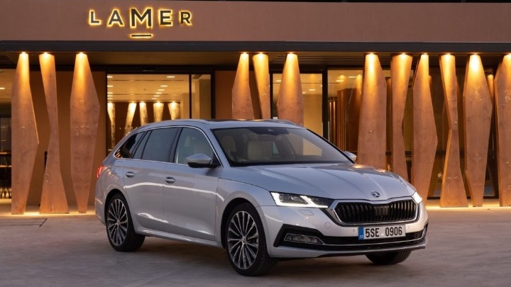 Η νέα Skoda Octavia έγινε πιο ευρύχωρη, πιο συνδεδεμένη και πιο συναρπαστική