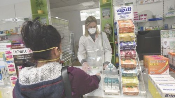 Η πανδημία έχει προκαλέσει 6.420 θανάτους και περισσότερα από 163.930 παγκοσμίως