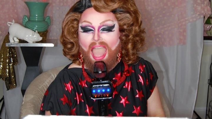 Η πανδημία οδηγεί στο διαδίκτυο τα drag shows