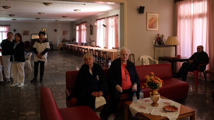 Η ζωή στις Μονάδες Φροντίδας Ηλικιωμένων εν μέσω επιδημίας νέου κορονοϊού