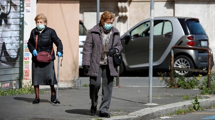 Παρατείνει τη χρήση μάσκας η Ιταλία