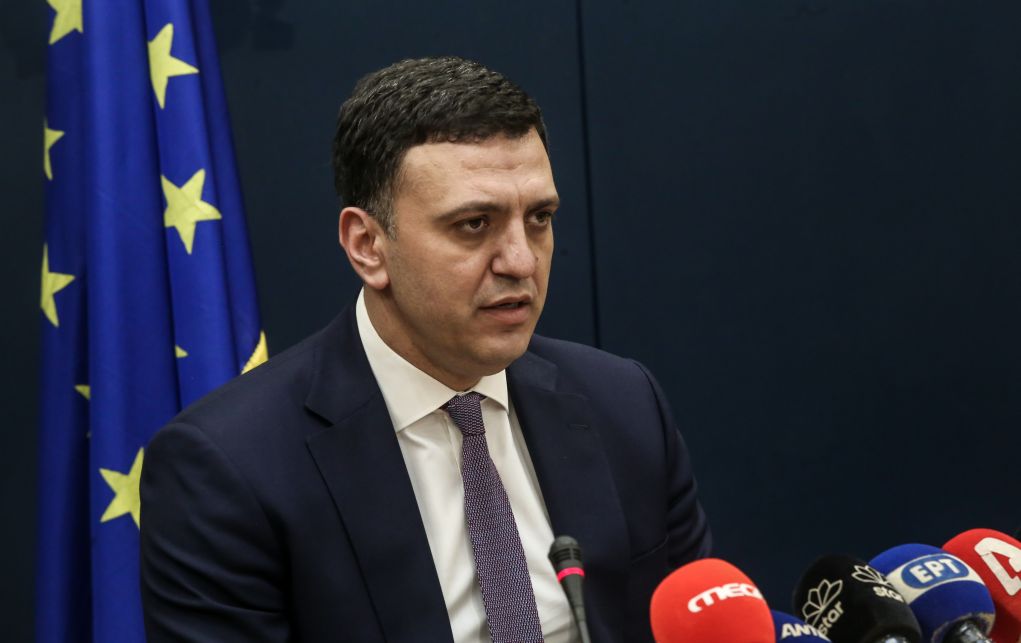 Κομισιόν σε Κικίλια: «Δεν έχουμε ακριβή ημερομηνία για το εμβόλιο»