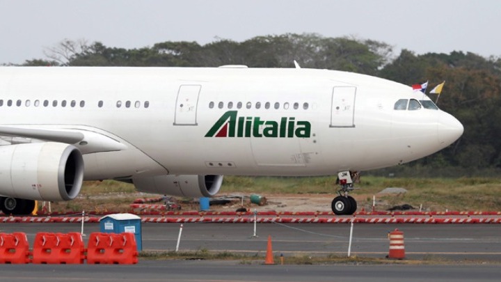 Κοροναϊός: Η Alitalia αναστέλλει όλες τις πτήσεις από και προς το αεροδρόμιο του Μιλάνου Μαλπένσα