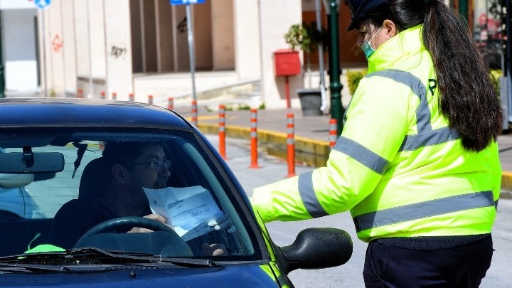 Κορονοϊός: 1.631 παραβάσεις του μέτρου της απαγόρευσης κυκλοφορίας χθες