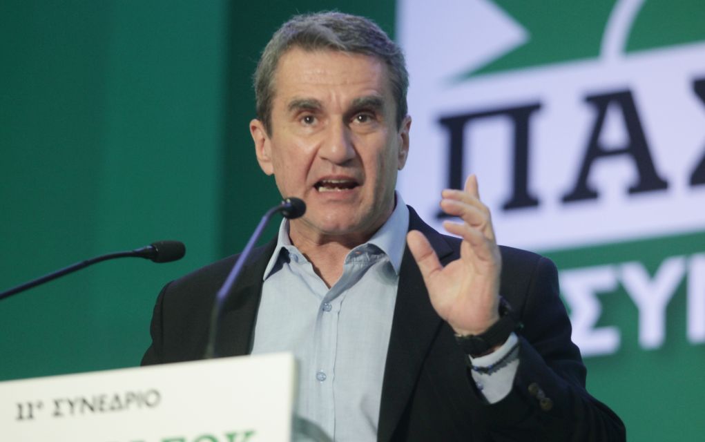 Αναβάλλει την προεκλογική του εκστρατεία και ο Λοβέρδος