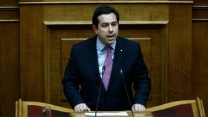 Ν. Μηταράκης: Ξεκίνησε η αποσυμφόρηση των νησιών. Κανένα κρούσμα στις δομές μεταναστών-προσφύγων
