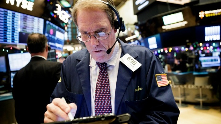 Ο Dow Jones βυθίστηκε σε επίπεδα χαμηλότερα από όταν ανέλαβε την προεδρία ο Τραμπ