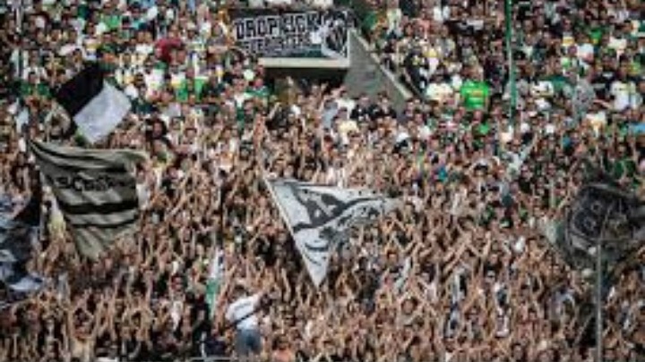 Οι φίλοι της Γκλάντμπαχ γεμίζουν το γήπεδο με φωτογραφίες τους!