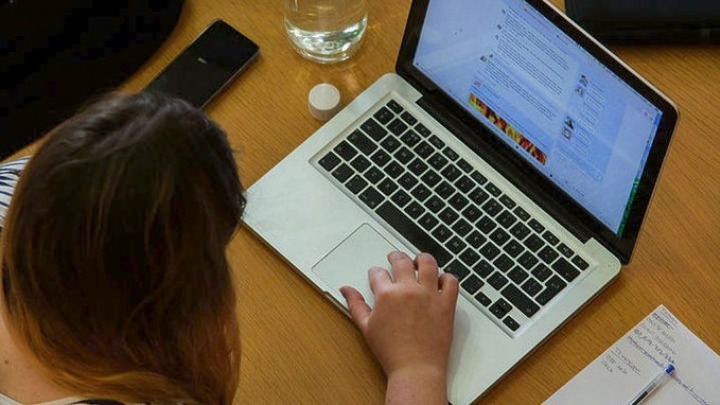 Περιφ. Αττικής: Δωρεάν υπηρεσίες εξ’ αποστάσεως εκπαίδευσης σε μαθητές ε ‘ –  στ’  δημοτικού και γυμνασίου