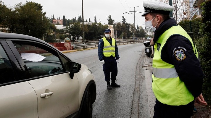 Πηγές Αρχηγείου ΕΛ.ΑΣ: Οι οδηγίες προς αστυνομικούς είναι να βρίσκονται σε απόσταση ασφαλείας από τους πολίτες