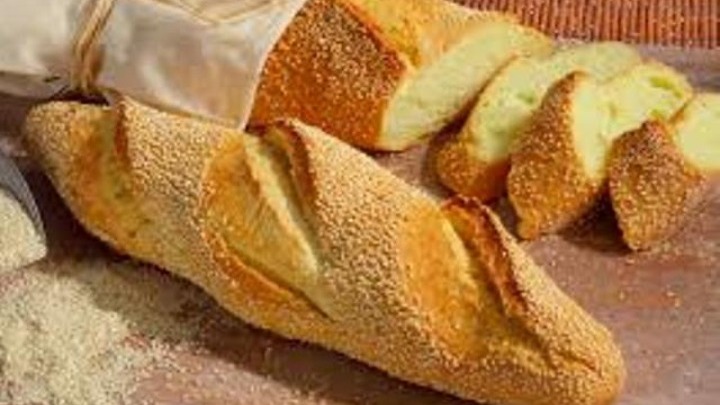 Θεσσαλονίκη: Ψωμί και κρέας στην πόρτα του καταναλωτή προς αποφυγή συνωστισμού λόγω κορονοϊού