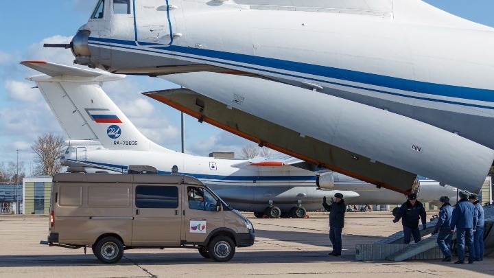 Το δέκατο στρατιωτικό αεροσκάφος με γιατρούς και ιατρικό εξοπλισμό αναχώρησε από την Μόσχα με προορισμό την Ιταλία