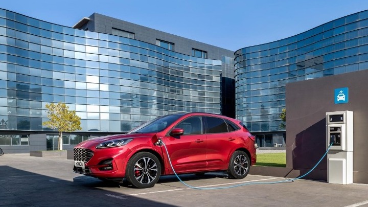 Το νέο Ford Kuga είναι το πιο εξηλεκτρισμένο μοντέλο στην ιστορία της Ford