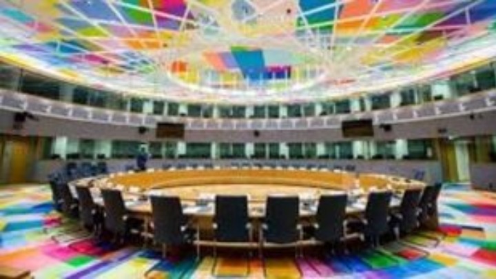 Το σημερινό Eurogroup θα εξετάσει τη χορήγηση πιστωτικών γραμμών από τον ESM  για την αντιμετώπιση του κορονοϊού