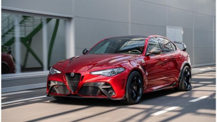 Ξέρει να δημιουργεί θρύλους η Alfa Romeo όπως κάνει με την Giulia GTA
