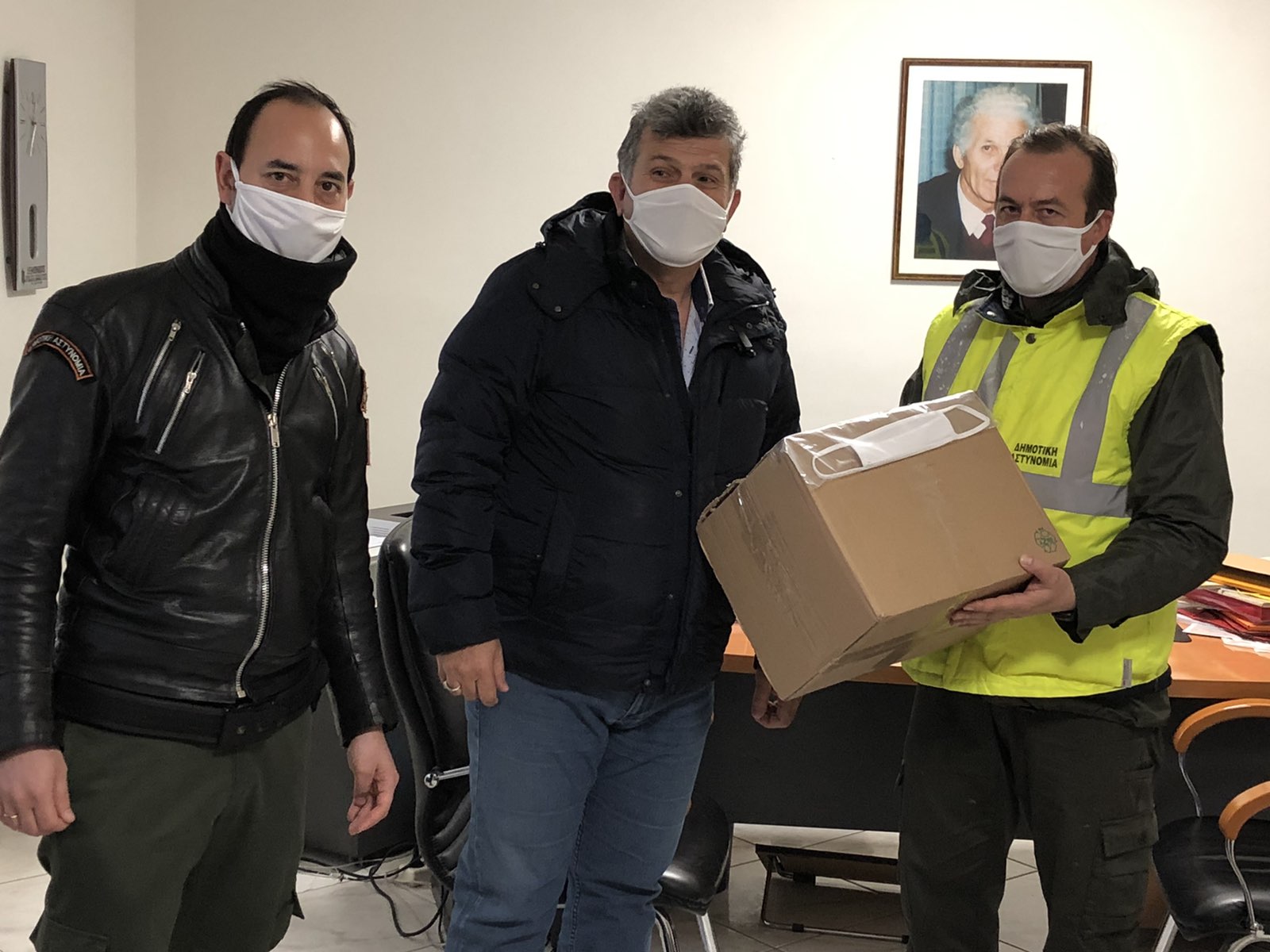 Μάσκες στη δημοτική αστυνομία Κορδελιού – Ευόσμου από την Οικοδομική Αλεξανδρίδη