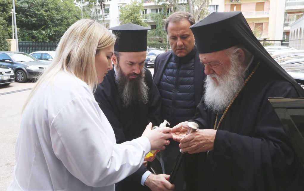 Με θερμόμετρο και αντισηπτικό η Ιερά Σύνοδος (pics)