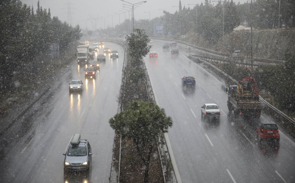 Τροχαίο στη Θεσσαλονίκη: «Κόλλησε» ο περιφερειακός από νταλίκα που δίπλωσε