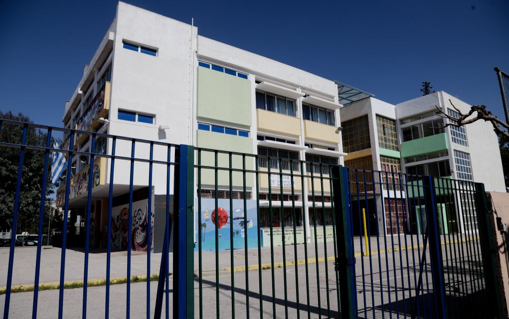 Σύλληψη τριών 14χρονων που λήστεψαν 13χρονο σε προαύλιο σχολείου στην Ηλιούπολη