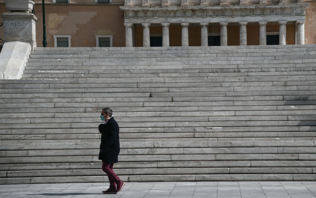 Στη Βουλή 10.000 μάσκες από την Κίνα
