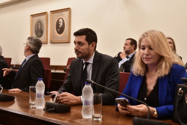 ΣΥΡΙΖΑ:Γελούσε κι ο Μπούγας με Κυρανάκη