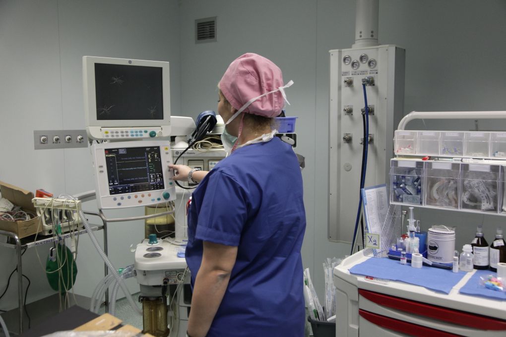 Κορονοϊός – ΗΠΑ: 1.635 νέοι θάνατοι, πάνω από 77.000 τα θύματα