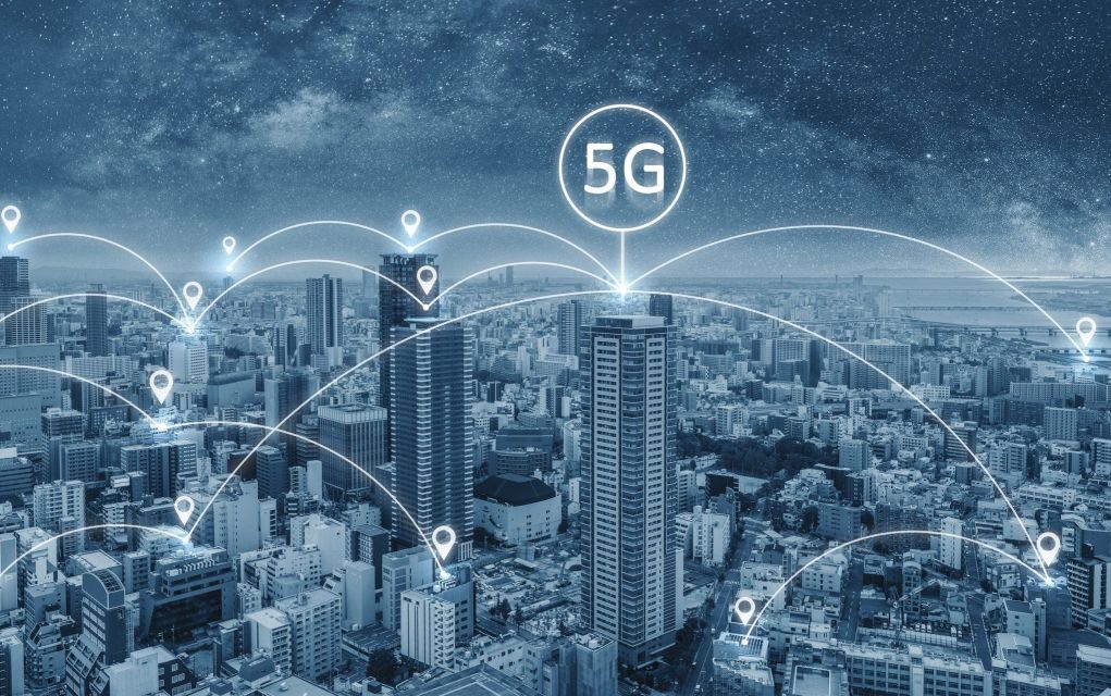 Στην Αγγλία βάζουν φωτιά σε κεραίες 5G για να μην εξαπλωθεί ο ιός (vd)