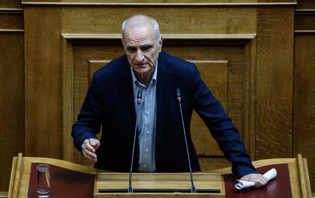 Πυρά Βαρεμένου κατά της κυβέρνησης