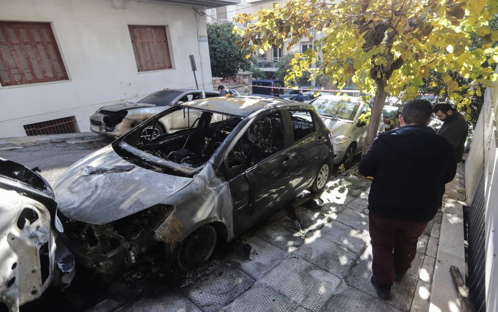 Θεσσαλονίκη: Εμπρησμός αυτοκινήτων εταιρείας courier