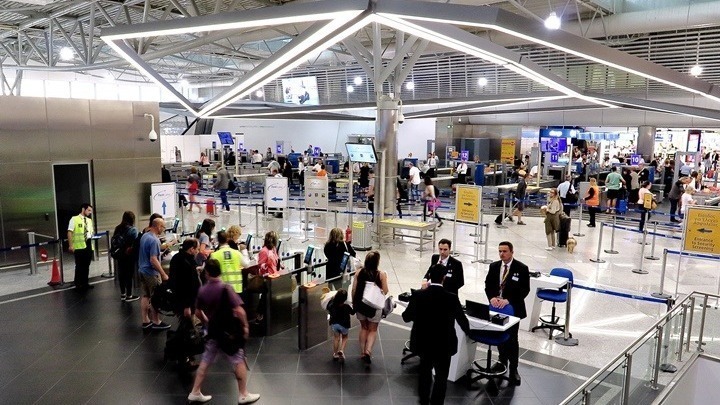 Η εναέρια επιβατική κίνηση καταγράφει τη μεγαλύτερη πτώση της από την 11η Σεπτεμβρίου