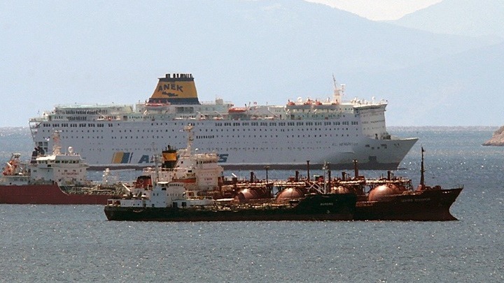 Μηχανική βλάβη σε φεριμπότ μεταξύ Τήνου και Άνδρου