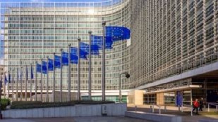 Τι προτείνει η Κομισιόν για τη στήριξη των θέσεων εργασίας, αγροτών και ψαράδων