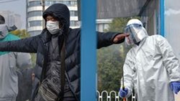 Το ζήτημα των ευθυνών των κυβερνήσεων στην διαχείριση της επιδημίας βρίσκεται στο τραπέζι. 