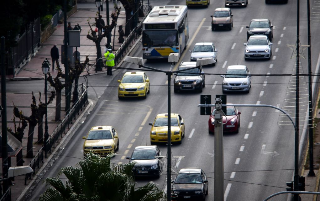 ΑΑΔΕ: Παράνομα 1/3 αυτοκίνητα με ξένες πινακίδες