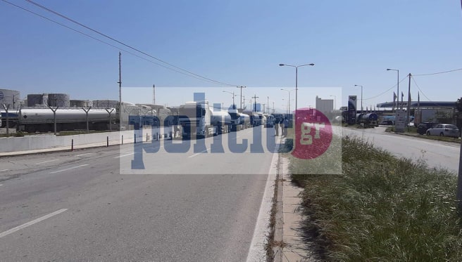 Θεσσαλονίκη: Ουρές βυτιοφόρων στα ΕΛΠΕ λόγω φθηνού πετρελαίου (vd)
