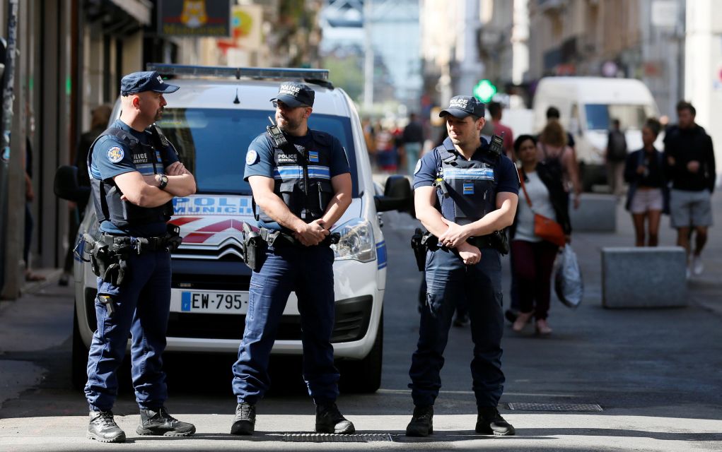 Γαλλία: Άνδρας ξεκίνησε να πυροβολεί από το μπαλκόνι του – Αποκλείστηκε περιοχή του Παρισιού