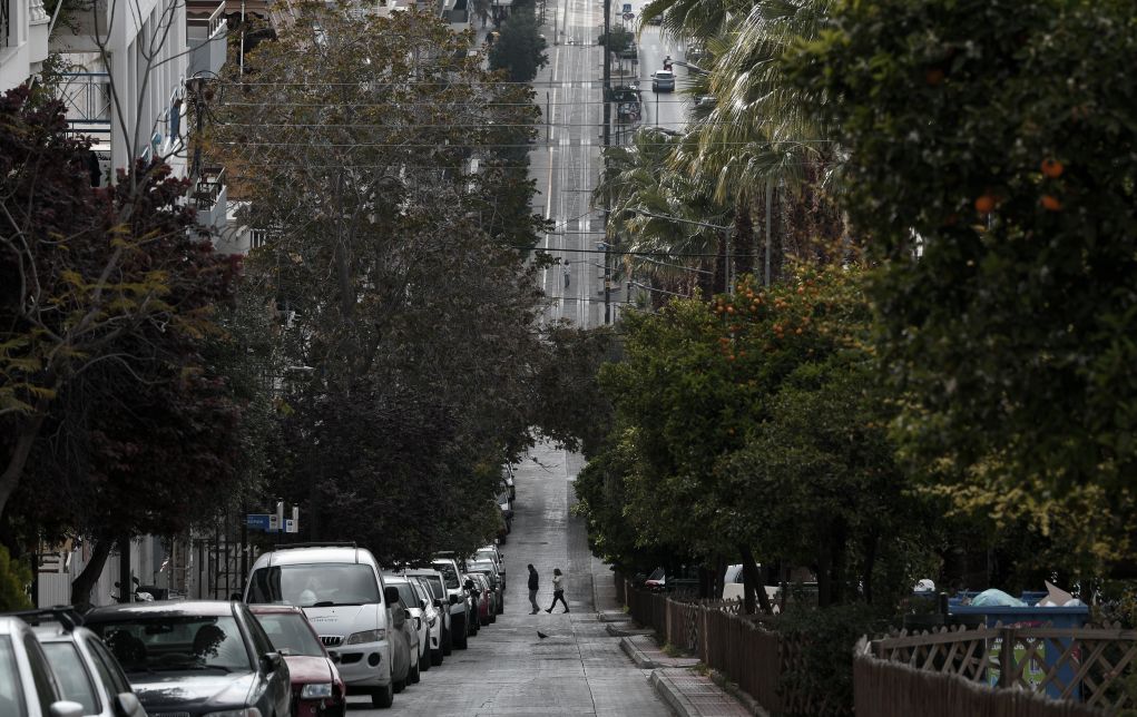Ερήμωσαν οι δρόμοι στον Πειραιά