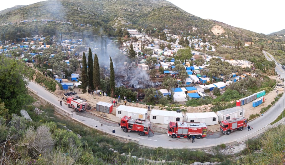 Σάμος: Ένταση στο κέντρο μεταναστών (pics & vds)