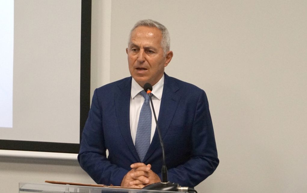 Κυβερνητικές πηγές για Αποστολάκη: «Ο ίδιος ζήτησε να γίνει Υπουργός»