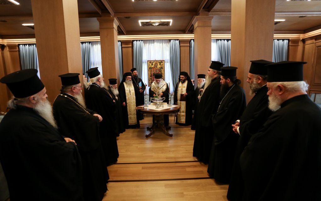 Ιερά Σύνοδος στον Αμβρόσιο: «Μόνο εμείς αφορίζουμε»