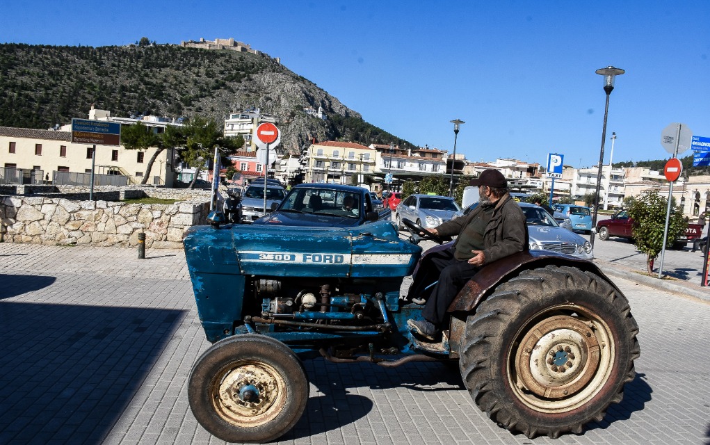 Στήνουν τα πρώτα μπλόκα στην Καρδίτσα οι αγρότες