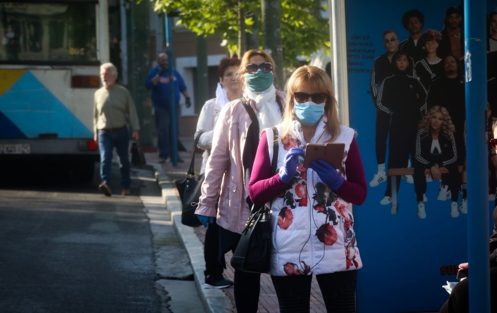 Η «νέα κανονικότητα» με μάσκες και αποστάσεις
