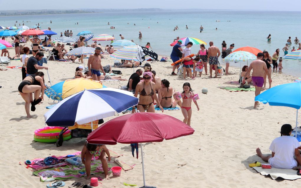 Χαλκιδική: «Αφρίσαν» οι παραλίες τις Σιθωνίας (pics & video)