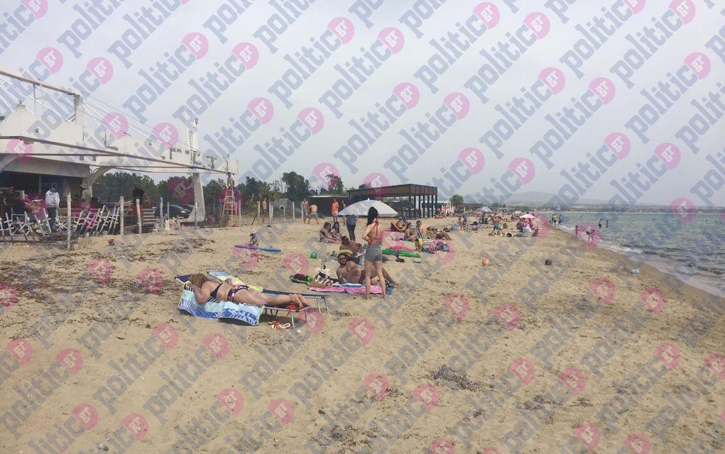 Κόσμος στην παραλία Επανομής και σήμερα (vd)