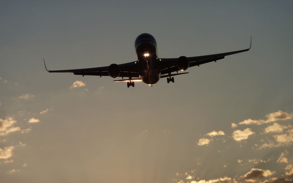Καταργούν χιλιάδες θέσεις εργασίας οι αεροπορικές εταιρείες