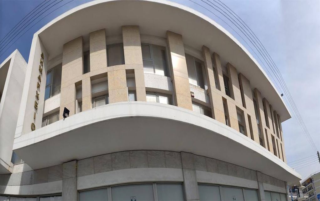 Παρέμβαση «Ρουβίκωνα» στο Δημαρχείο της Αγίας Παρασκευής