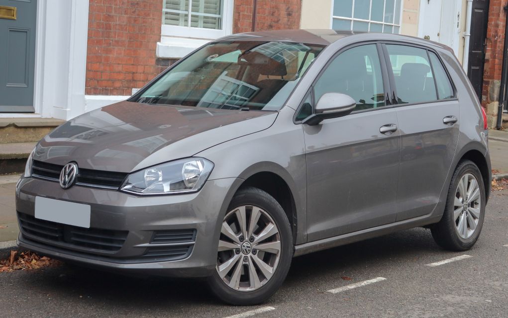Γιατί σταματάει η Volkswagen τις παραδόσεις του νέου Golf;