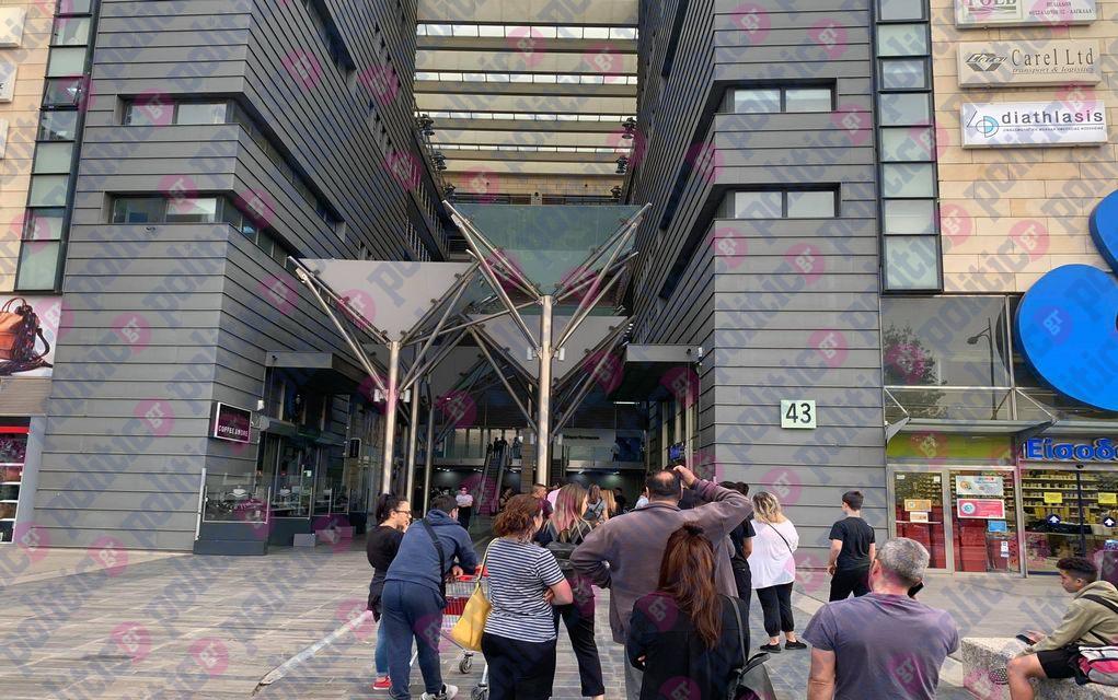 Θεσσαλονίκη: Ουρές σε πολυκατάστημα στο λιμάνι (pics)