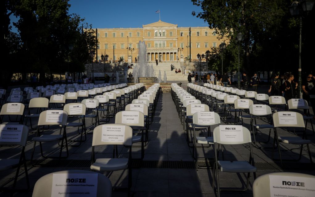 Γέμισε με «άδειες καρέκλες» και το Σύνταγμα (pics)