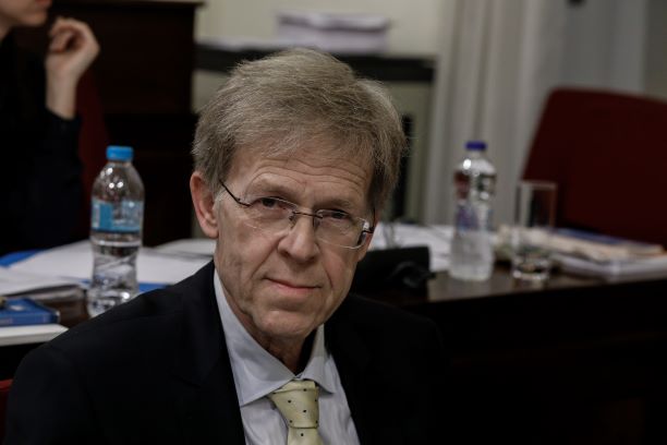 Η Δημητρίου καρφώνει Κράνη με το γάντι